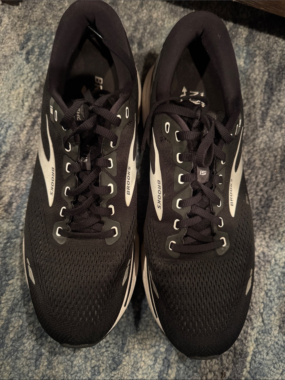 Brooks Men's Black and White Athletic Running Shoes